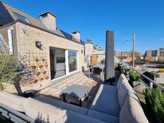 Instapklaar en ruim duplex appartement van 105 m² met 2 slaapkamers en een ruim zonovergoten terras, gelegen aan het einde van een doodlopende...