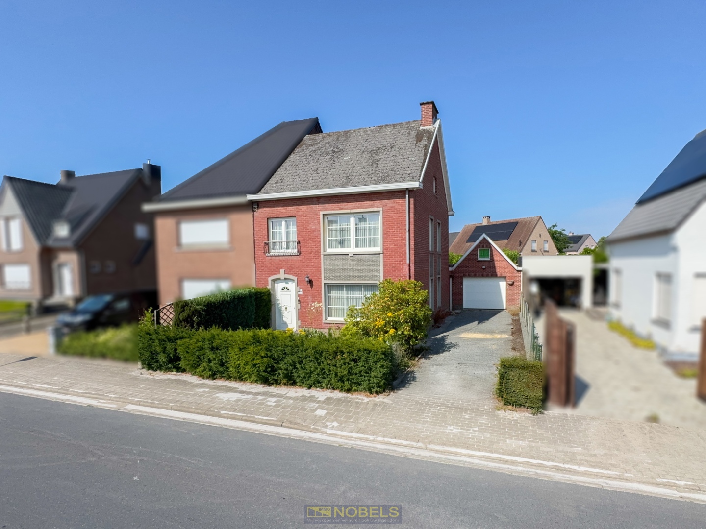 Te koop, te renoveren halfopen bebouwing met garage en tuin te Eine - foto 1