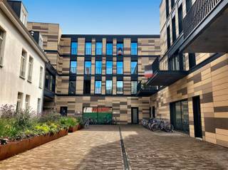 OPEN DEUR Zat. 14/2. Dit hoogwaardig afgewerkt appartement is vrijblijvend te bezichtigen op zaterdag 14 februari tussen 11u00 en 12u00. U bent...