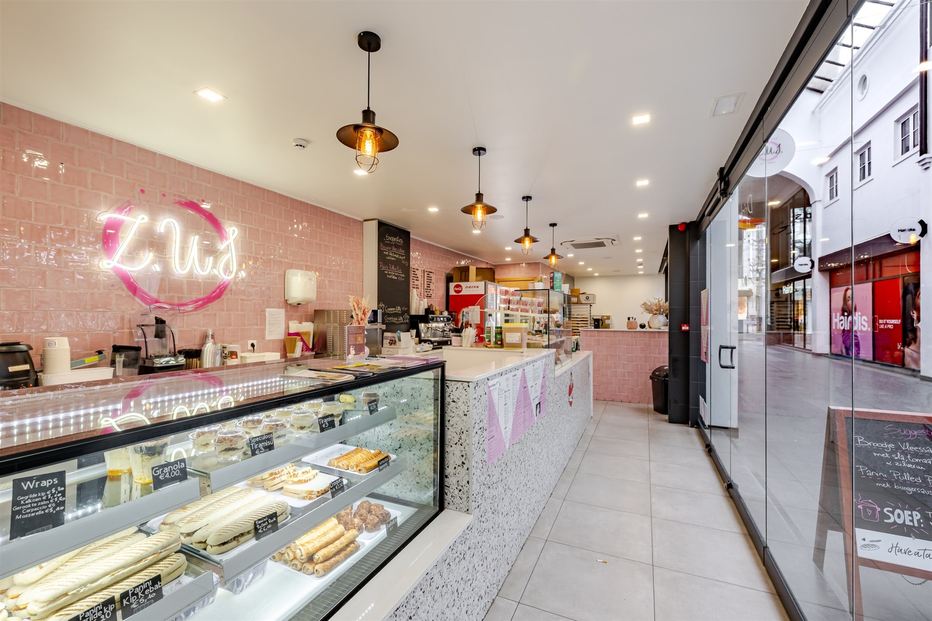 Overname: succesvolle broodjeszaak met topligging in het centrum - foto 3