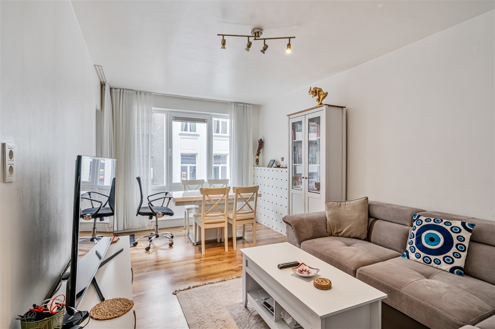 Centraal gelegen appartement met 2 slaapkamers op de tweede verdieping - foto 2