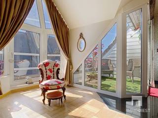 Welkom in deze unieke en elegante penthouse in het hart van Tessenderlo, waar klassieke charme en modern comfort samenkomen. Deze penthouse biedt...