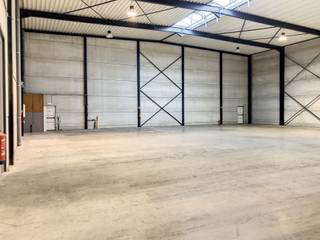 Bent u op zoek naar een functionele en goed bereikbare opslag- of bedrijfsruimte? Deze magazijnruimte van 625 m² in de industriezone De Nest...