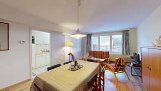 Dit ruime en instapklare appartement is gelegen in de Patriottenstraat in Duinbergen, vlakbij de zeedijk en het strand. Het appartement is...