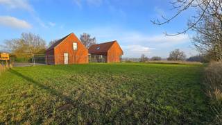 Sublime terrain à bâtir avec de magnifiques vues lointaines sur le vaste paysage du Pays des Collines, véritable paradis pour les randonneurs,...