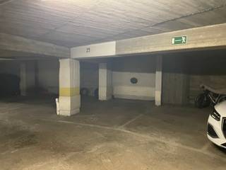 Deze autostaanplaats is gelegen op verdieping -2 in het centrum van Sint-Niklaas, met een vlotte toegang via het Hendrik Heymanplein. De...