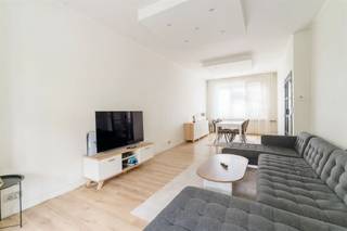 <p>Looking for a cozy, move-in-ready home on a quiet street, yet close to all amenities? Then this home is definitely worth a visit!</p><p>The home features three bedrooms, a sturdy concrete structure, an EPC rating of C, and a code-compliant electrical system. The ground floor has low-maintenance stone carpet flooring. There’s also a dry basement, ideal for extra storage.</p><p>Outside, you can enjoy both a small front yard and a cozy city garden, where you can relax and unwind.</p><p>The location is also a major plus! The home is located near Grens Zuid and Kielpark, with easy access to the main thoroughfares. At the end of the street is a playground, perfect for families with children. In addition, Shopping Den Tir, schools, and other everyday amenities are within walking distance.</p><p>An ideal home for anyone looking for a comfortable and peaceful place to live, with shops, schools, green spaces, and public transportation right at your fingertips!</p>