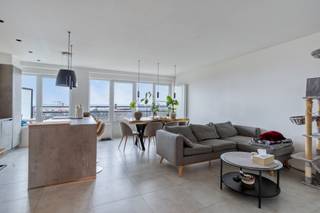 Beautifully renovated apartment with all shops and amenities within walking distance.<br /><br />Are you looking for a 2-bedroom apartment for personal use or as an investment?<br /><br />We are pleased to offer this fully renovated apartment (favorable EPC score, compliant electricity, etc.) with all the necessary comforts. It is located on the ninth floor and accessible by elevator.<br />The apartment features a spacious, bright living area with a fully equipped, high-quality kitchen, opening onto a terrace overlooking greenery.<br />There are also two spacious bedrooms, a bathroom with shower and washbasin, and a separate toilet.<br /><br />There is an optional garage available for purchase at €30 000.