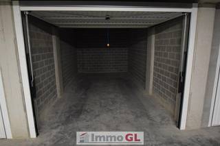 <p>2 x staanplaats aan 60€/maand/staanplaats : 1 reeds verhuurd!<br />1 x Gesloten garagebox = VERHUURD !!!<br /><br />In afgesloten ondergrondse parking te Sint Antonius</p>