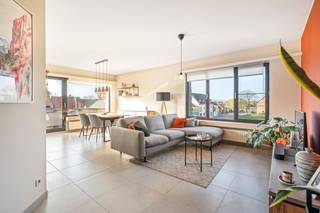 Op zoek naar een lichtrijk appartement met open zicht op groen? Dit aangename appartement op de tweede verdieping van een kleinschalig gebouw...