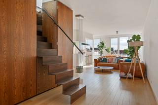 <div>
<div>
<div>
<div>
<p>This excellently finished duplex penthouse on the fourth floor offers exceptional living comfort with a thoughtful layout and abundant natural light. On the first floor, there is a spacious living area with an open kitchen, equipped with all comforts, a first bedroom with an adjoining bathroom, and a separate guest toilet. Thanks to the large windows, the entire floor enjoys a pleasant natural light. On the second floor, there is an open lounge area and a bright office space that provides direct access to a sunny roof terrace of approximately 15 m². Furthermore, there is a second bedroom with a built-in dressing room and a spacious adjoining bathroom. This penthouse stands out for its high-quality finish, ample natural light, practical layout, and the pleasant roof terrace with open views. In short, an ideal living space for those who love space, style, and comfort. The underground parking space in the complex is mandatory to rent for €150 per month (bringing the total rent to €2,200 including parking). The monthly fixed costs amount to €290, while electricity, gas, water, and internet are to be connected by the tenant themselves.</p>
</div>
</div>
</div>
</div>
<div>
<div>
<div><span>Living in the most vibrant neighborhood of the city, yet above the hustle in complete tranquility? Here it is possible! De Wilde Zee is the epicenter of the beautiful shopping streets of Antwerp. Here, you are surrounded by various trendy establishments, restaurants, supermarkets, and very refined delicatessens. In short, all the good things the city has to offer! Additionally, you have several parking options just a few hundred meters away, and public transport within easy reach. <br /><br />EPC: 161kWh/m² UC:3625382</span></div>
</div>
</div>