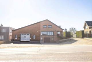 Entrepôt spacieux à un emplacement stratégique à RoosdaalVous êtes à la recherche d’un entrepôt ou d’un atelier à Roosdaal ? Nous vous proposons ce...