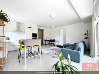 Welkom in Hillegem waar we op de eerste verdieping dit moderne appartement met zonnig terras terugvinden! <br />Door zijn ligging langsheen de N46 Aalst -Zottegem biedt dit appartement een vlotte verbinding richting naburige centrumsteden en de E40. <br />In de directe nabijheid vindt u tevens talloze opties op gebied van winkelen, horeca, scholen of ontspanningsmogelijkheden.<br /><br />Het appartement omvat een inkomhal, apart toilet, ruime woonkamer met open geïnstalleerde keuken, berging, 2 volwaardige slaapkamers en een badkamer.<br />Tot slot is er ook een zonnig terras aanwezig en een staanplaats voorzien!<br /><br /><strong>Beschikbaar:</strong> vanaf 01/11/2026<br /><strong>Lift aanwezig</strong><br /><br /><strong>Huurprijs:</strong> 850 euro / maand<br /><strong>​EPC-score</strong>: 67 kWh/(m² jaar) – Label A<br /><strong>Verwarming:</strong> aardgas<br /><br /><strong>Wenst u graag een bezoek in te plannen of meer info?</strong><br /><strong>ENKEL</strong> via immo.vastgoed-ff.be (graag met toevoeging motivatie of loonbewijzen)<br /><br /> 