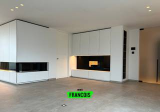 In Lierde bevindt zich deze uitzonderlijk ruime en luxueus afgewerkte loft, die uitblinkt in comfort, lichtinval en privacy. Dankzij de...