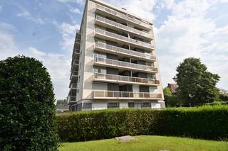 Instapklaar appartement gelegen in 'Residentie Talmar 2' op de 3de verdieping met ondergrondse garage.Het appartement beschikt over een inkomhal, een...