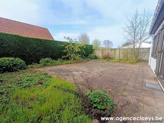 Centraal gelegen vakantiehuis met 3 slaapkamers in domein New Village Park, op wandelafstand van het centrum en het strand.Het huis bestaat uit een...