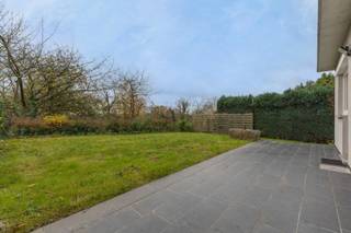 Immo Pické biedt U deze gunstig gelegen driegevelwoning in Itterbeek (Dilbeek) aan, nabij scholen, winkels, openbaar vervoer en...