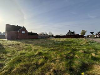 Deze projectgrond, ideaal voor de ontwikkeling van meerdere woningen, geniet van een rustige ligging aan de Dommellaan, nabij het centrum...