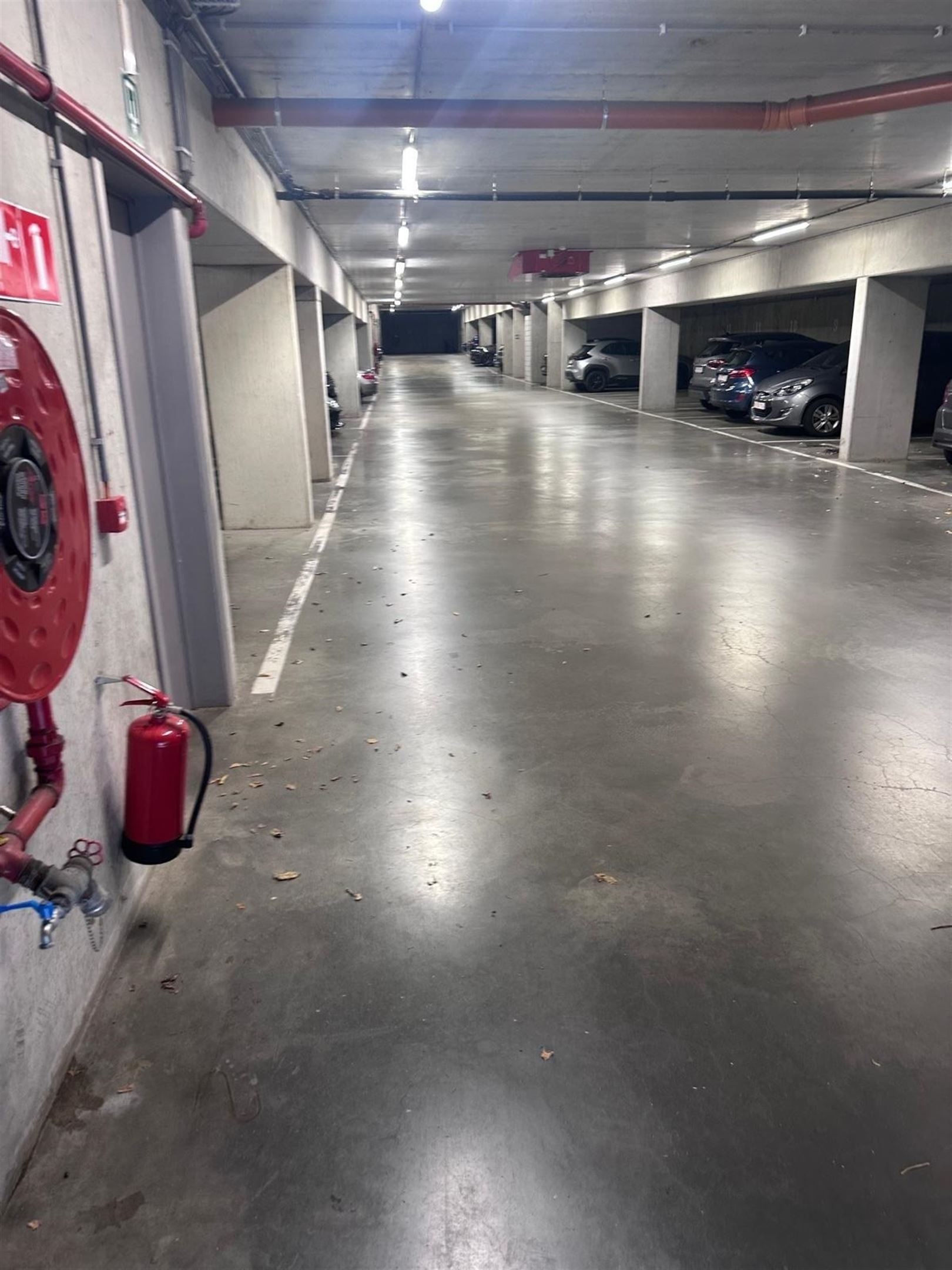 Ondergrondse autostaanplaats op goed bereikbare locatie - foto 4