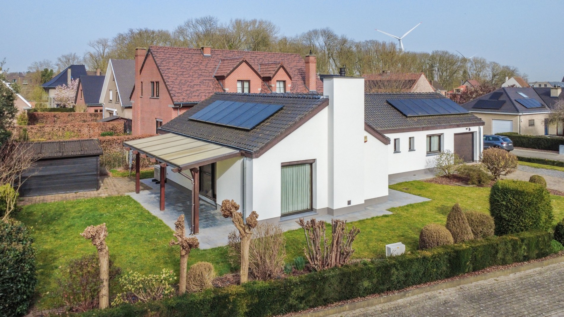 CHARMANTE BUNGALOW MET 2SLPK OP TOPLOCATIE ! - foto 3