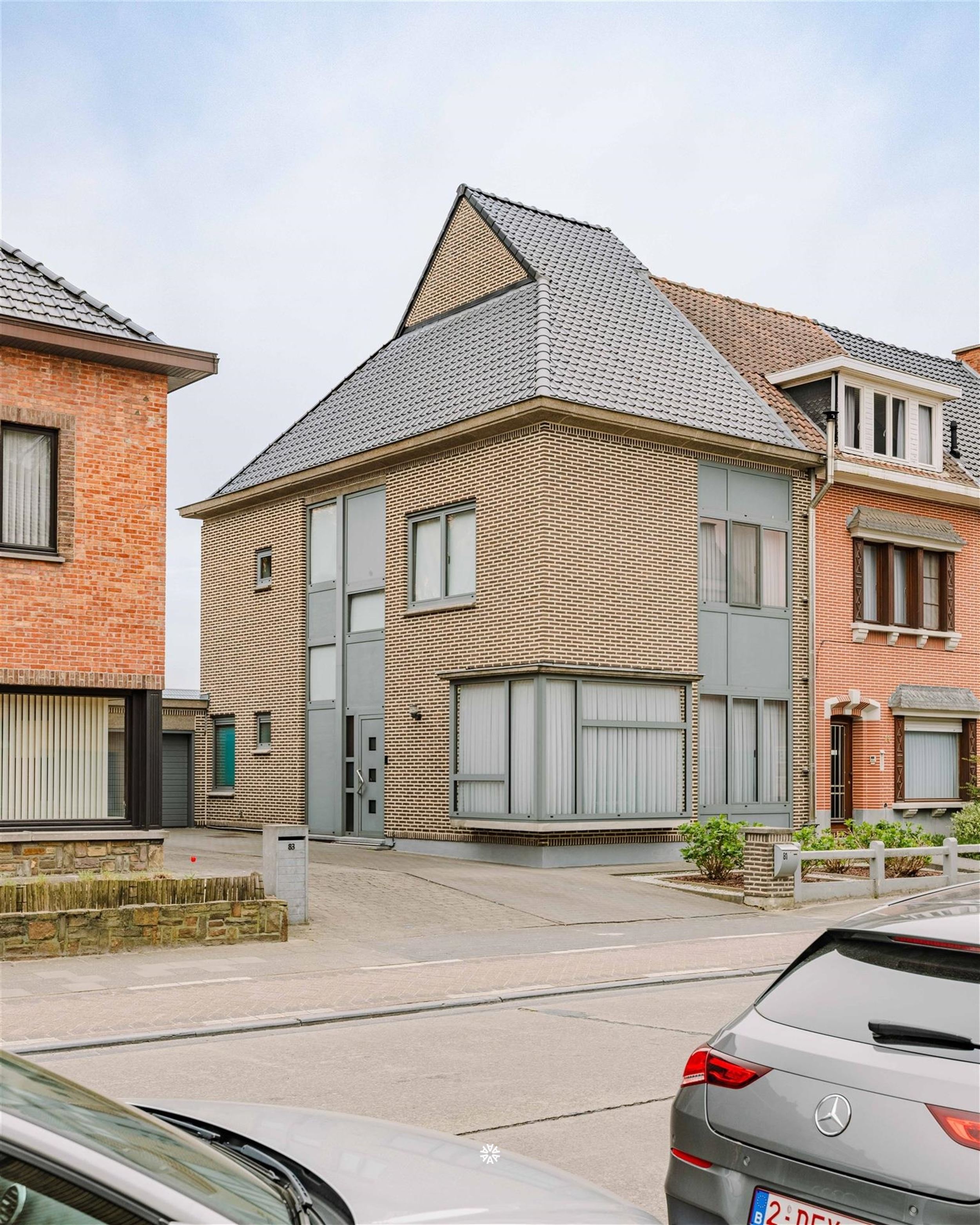Instapklare halfopen bebouwing met garage en zonnige ZW-tuin in Sint-Niklaas - foto 2