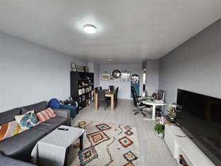 <p><span>Appartement confortable de 2 chambres à coucher avec de superbes vues.</span></p><p><span>Situé au 8ème étage et facilement accessible par l'ascenseur.</span></p><p><span>L'appartement dispose d'une entrée spacieuse, d'un bel espace de vie avec de belles vues sur Louvain et d'une grande terrasse ensoleillée.</span></p><p><span>La cuisine est équipée de toutes sortes d'appareils utiles ainsi que de nombreux espaces de rangement.</span></p><p><span>Il y a 2 chambres spacieuses, une salle de bain et des toilettes séparées dans le couloir.</span></p><p><span> </span></p><p><span>Il y a également un sous-sol et un parking souterrain fermé où une grande voiture peut être garée.</span></p><p><span>Disponible à partir du 1/1/2026 pour des baux à long terme ou à court terme de 3 ans minimum.</span></p><p><span>Cet appartement n'est pas meublé.</span></p><p><span> </span></p><p><span>Intéressé ? Demandez votre visite via notre site web.</span></p><p><span> </span></p><p><span> </span></p>