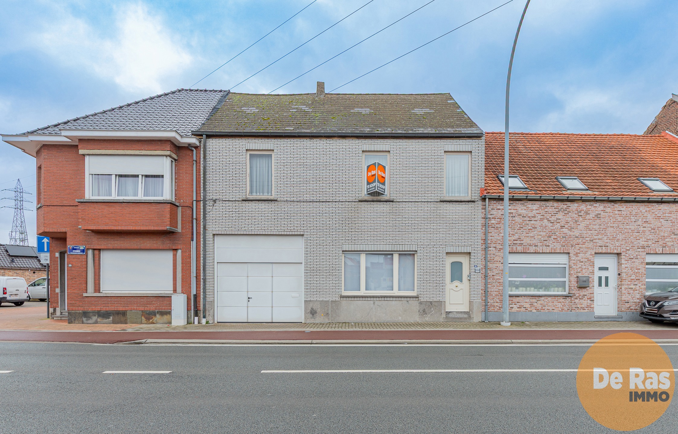 WELLE - Centraal gelegen, ruime woning met garage en tuin - foto 1