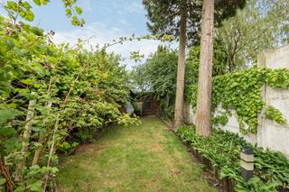  Instapklare woning met 4 à 5 slpkmrs, inpandige garage en een tuin om van te genieten op gegeerde ligging in Merksem Verrassend ruime woning met...