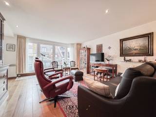 Cet appartement exceptionnel, avec une façade impressionnante de plus de 9 mètres de large, est situé sur l'avenue Léopold, dans un...