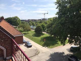 Rustig en zongeoriënteerd 3 slk appartement (153 m²), terras met een groen en weids uitzicht over het Kanaal Gent-Oostende, kelder met...