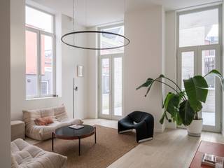 Architecturaal appartement (96 m2) met ruim buitenterras in centrum Gent Een discrete maar uitzonderlijke realisatie naar ontwerp van Marie-Josée Van...