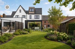 <p>Topgelegen kwaliteitsvolle nieuwbouwwoning, stijlvol afgewerkt! (+ 21% BTW)<br />Indeling: inkom met traphal, vestiaire en apart toilet, lichtrijke leefruimte (mooi parket), open volledig uitgeruste keuken met eiland, handige bergruimte. Op de eerste verdieping bevinden zich de overloop, 2 volwaardige slaapkamers en de badkamer (dubbele lavabo, inloopdouche en toilet). De grote masterbedroom bevindt zich op de tweede verdieping en beschikt over een dressingruimte en aparte bureauhoek.<br />De woning staat op een mooi perceel en heeft reeds een aangelegd terras en oprit voor meerdere wagens.<br />TROEVEN: centrale verwarming met warmtepomp, zonnepanelen aanwezig, regenwater aangesloten, mooie materialen, reeds geschilderd, verzorgd afgewerkt.<br />Meer info of een bezoek? Contacteer info@immobeguin.be</p>