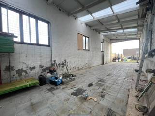Te huur: magazijn van 80 m² in Mater (Oudenaarde)Dit ruime magazijn van 80 m² is ideaal geschikt als opslagruimte en is rustig gelegen in Mater.Het...