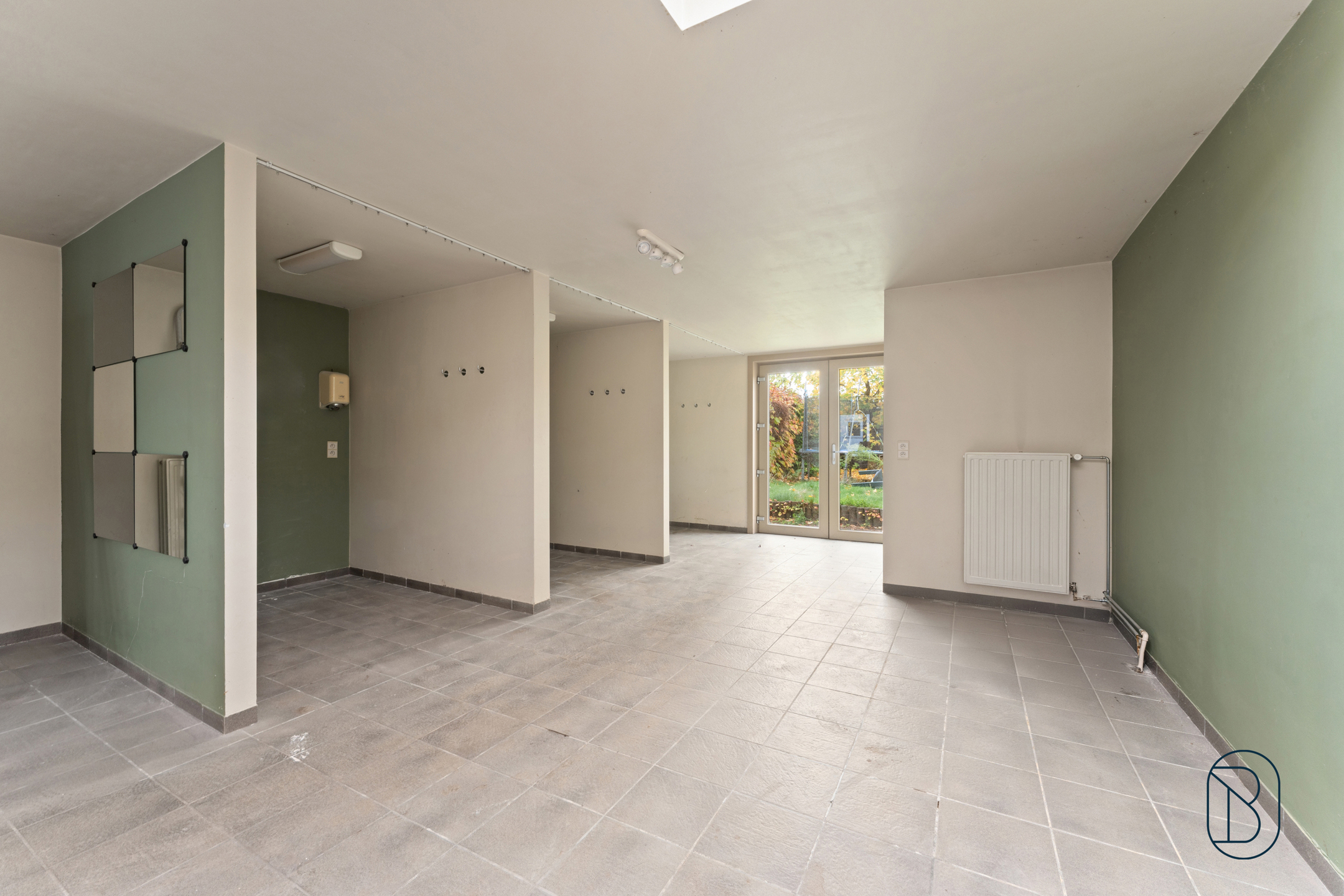 Grote woning met oprit, 2 garages, tuin, en praktijk! - foto 2
