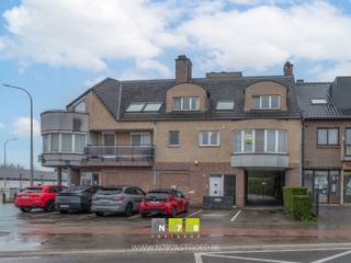 APPARTEMENT OP DE EERSTE VERDIEPING MET 3 SLAAPKAMERS, GARAGE & TERRAS TE DILSENTROEVEN- Gelegen dichtbij het centrum van Dilsen. Alle belangrijke...