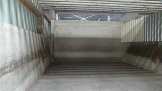 Entrepôt à louer à Beselare d'environ 50 m². L'entrepôt est situé dans une rue latérale de la N303. Facilement accessible par un portail coulissant. Vous recherchez un bien immobilier commercial composé d'un entrepôt à louer à Beselare ? N'hésitez pas à nous contacter au 056 21 11 11.