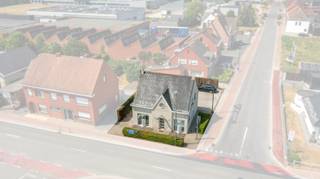 Op zoek naar een commercieel pand op een absolute toplocatie in Waregem?Dit ruime handelspand biedt tal van mogelijkheden voor wie zichtbaarheid,...