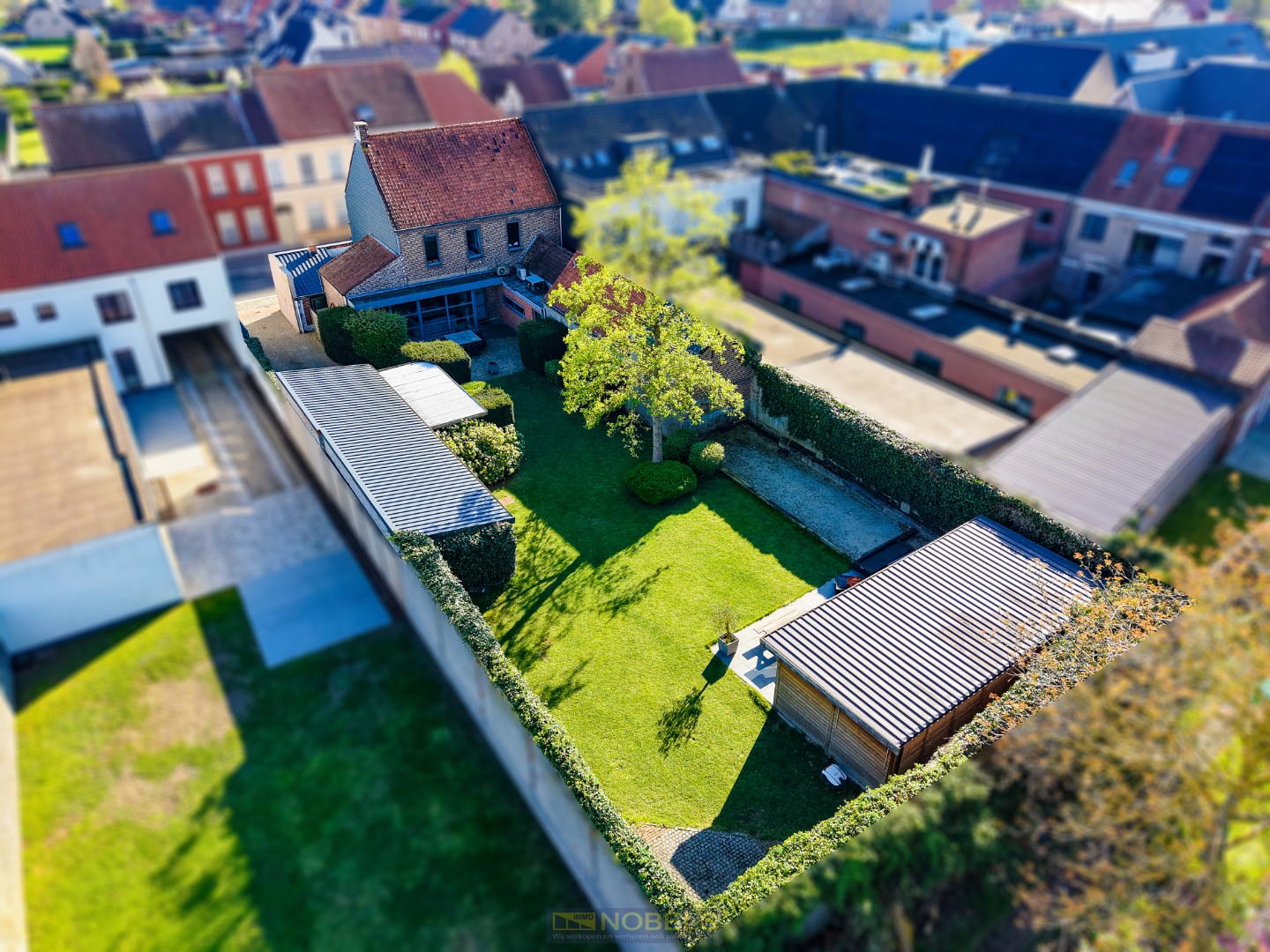 Te koop, Veelzijdig handelspand met ruime woonst en tuin op topligging te Zingem (Kruisem)! - photo 1