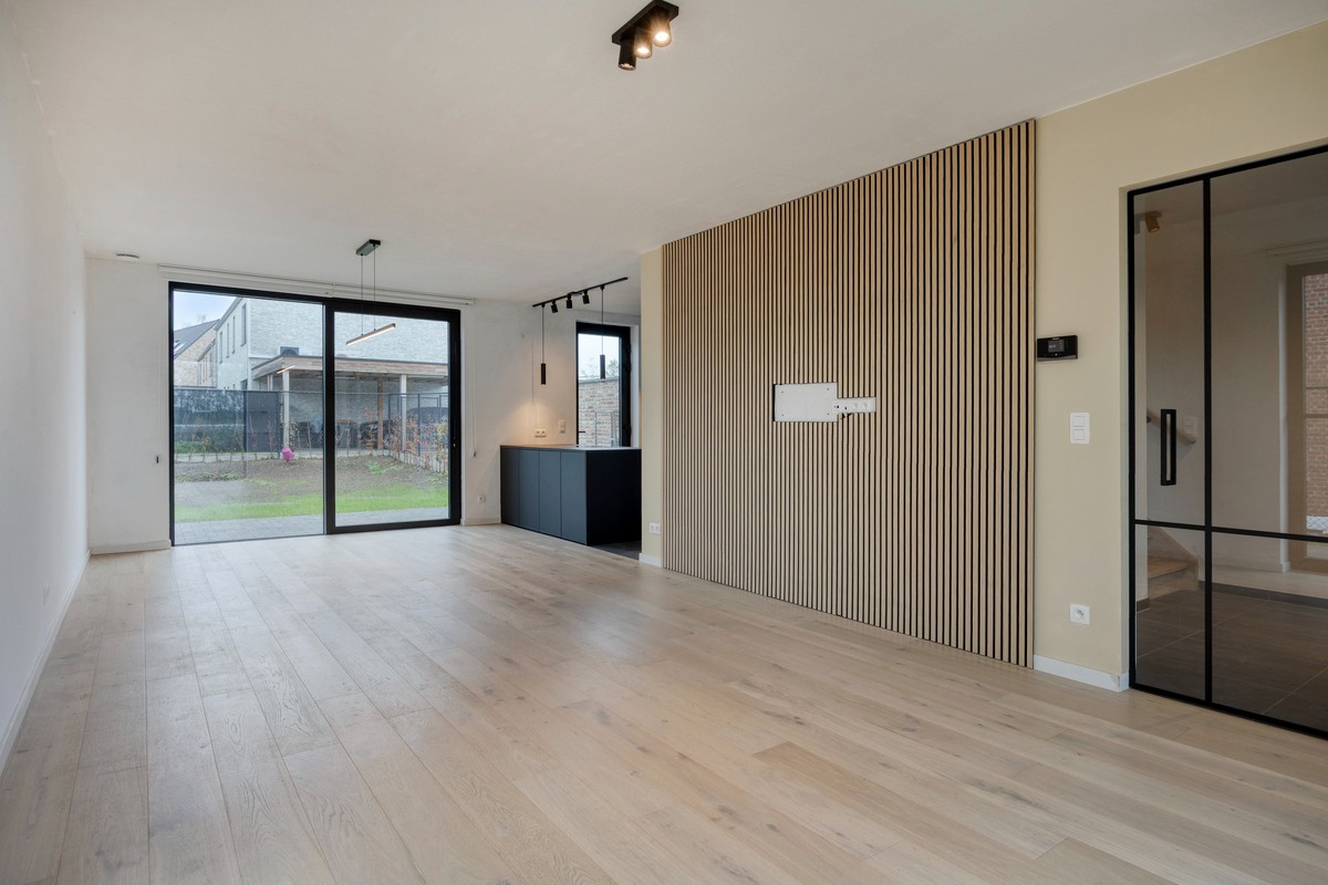 Recente halfopen bebouwing met 3 slaapkamers en carport - foto 4