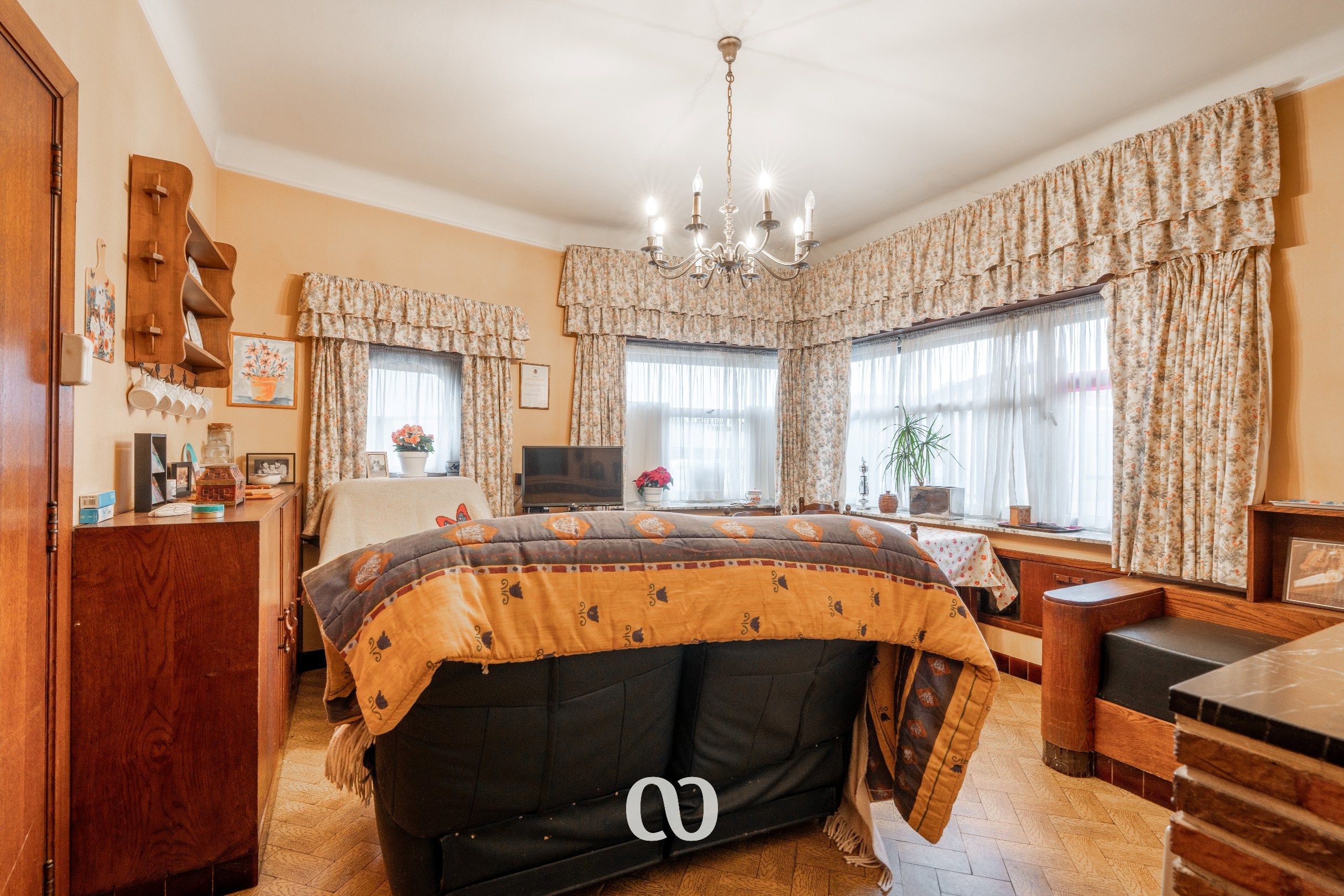 Zeer grote karaktervolle woning in art-deco stijl met tal van mogelijkheden - foto 4