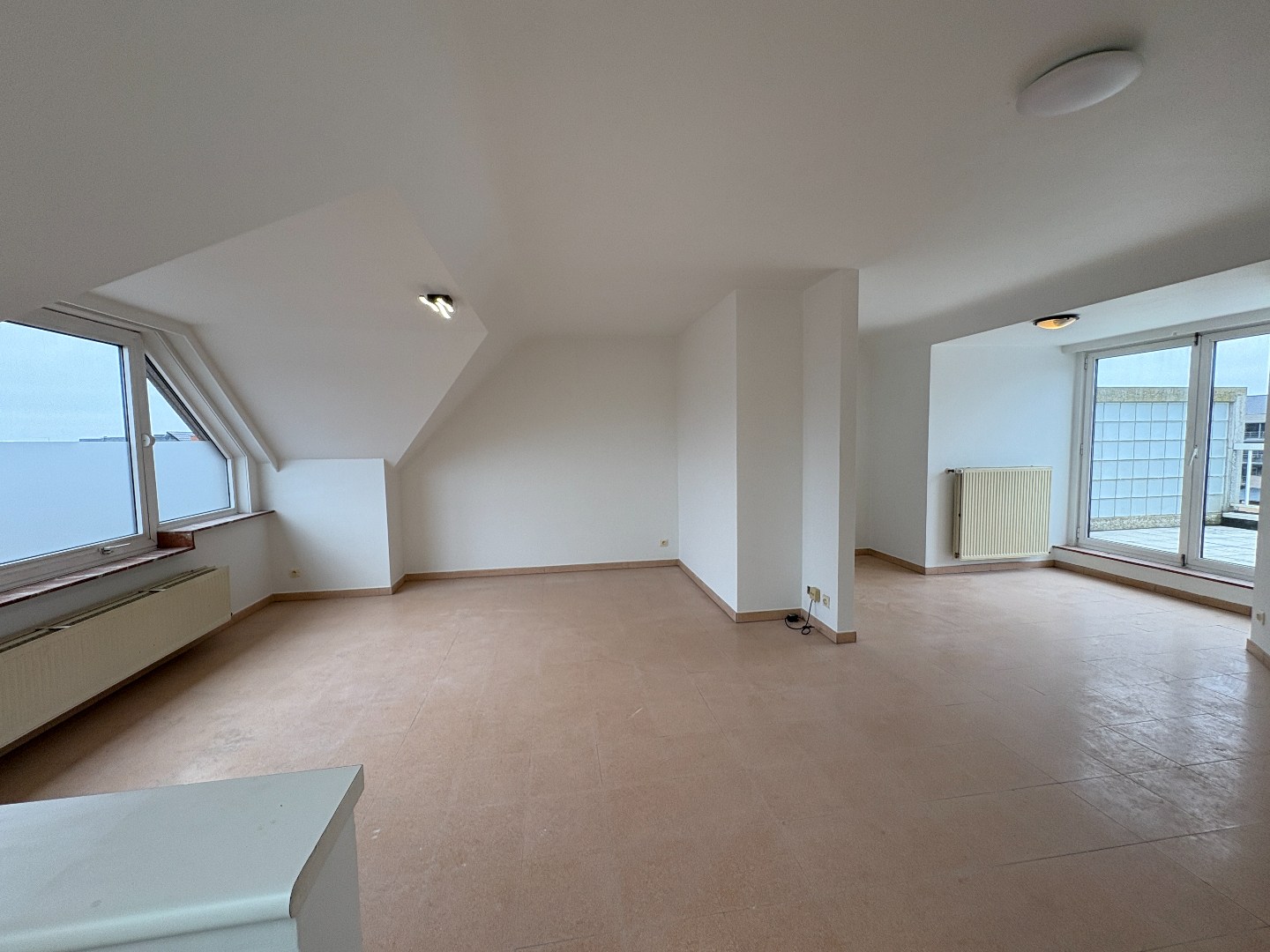 Ruime studio met groot terras en garagebox! - foto 2