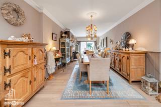 Gezellige gezinswoning in het centrum van Sint-Niklaas, op wandelafstand van winkels, scholen en openbaar vervoer.De woning beschikt over een ruime...