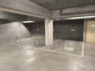 Gelijkvloers gelegen autostaanplaatsen te Sint-Agatha-Berchem.- enkele autostaanplaats; € 27.500- dubbele autostaanplaats; € 40.000- berging; €...