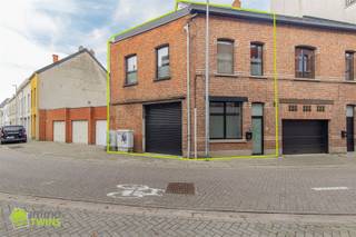 In de Molenstraat te Dendermonde bevindt zich deze charmante stadswoning op een uiterst centrale maar rustige locatie.Bij het binnenkomen op het...