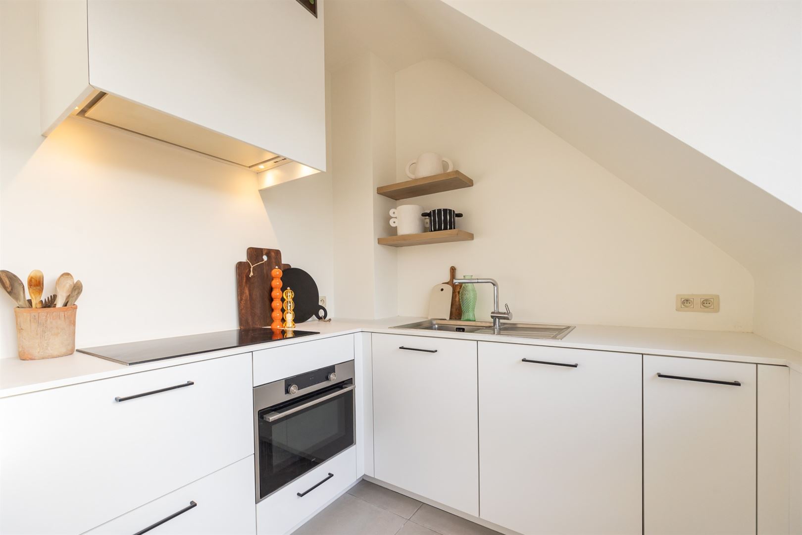 Prachtig dakappartement met 2 ruime slaapkamers te Schoonbroek.  - foto 2