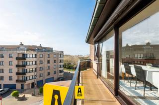 TE KOOP: RUIM APPARTEMENT MET PRACHTIG ZICHT EN ZONNETERRAS IN BREDENEOp een uitstekende ligging in Bredene, bevindt zich dit erg ruime (113m2) en...