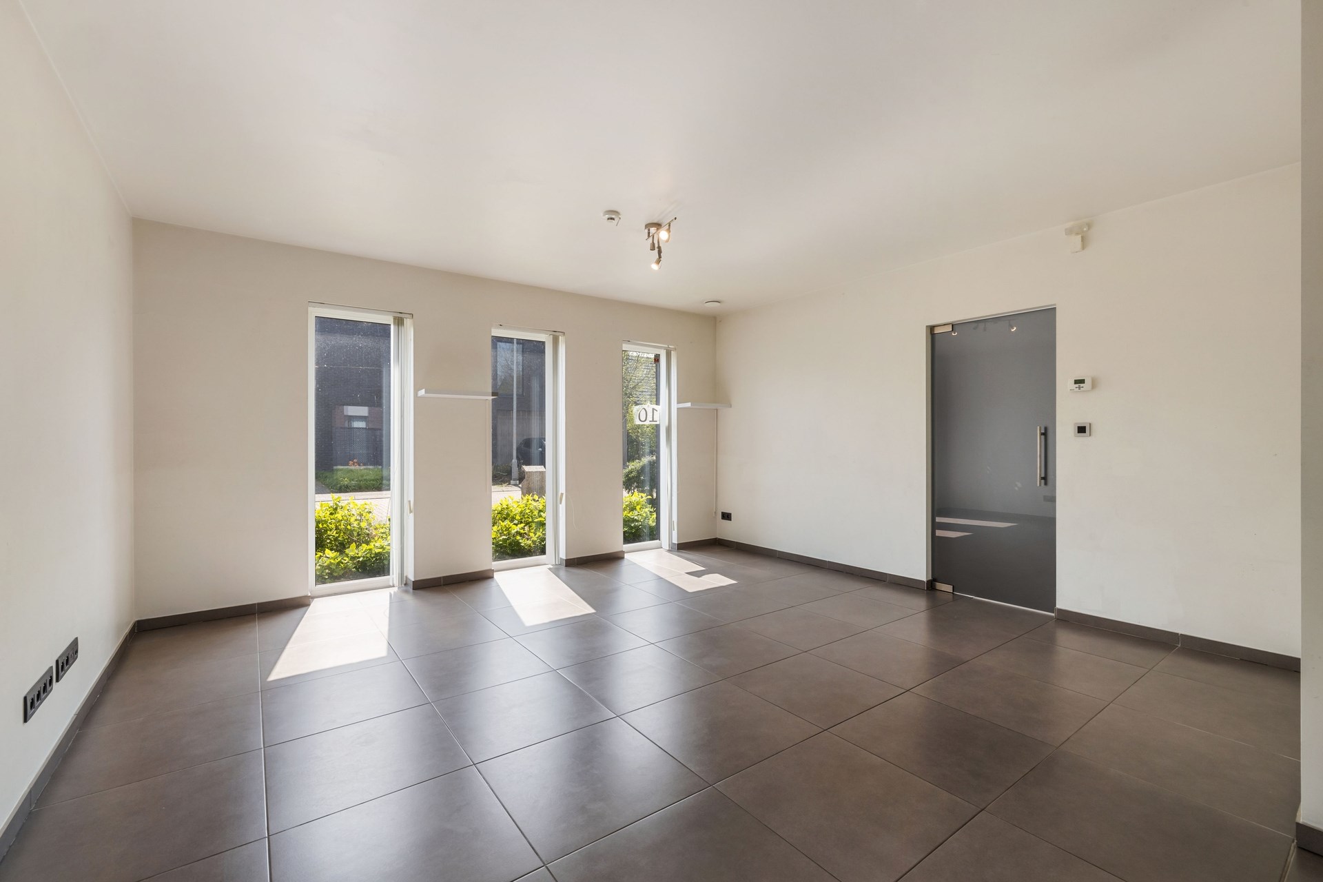 Ruime gezinswoning met 3 slaapkamers en 2 badkamers op een absolute toplocatie - foto 3