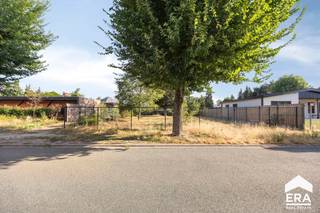 <p>Bouwgrond voor open bebouwing in groene omgeving te Lommel! </p>
<p><strong>Kattenbos: </strong><strong>Prachtige bouwgrond (511m²) voor open bebouwing met 18m straatbreedte nabij bossen</strong></p>
<p> </p>
<p><span>Troeven:</span></p>
<ul><li><span>Bouwgrond voor open bebouwing</span></li><li>Straatbreedte van 18m</li><li>Gelegen in rustige en kindvriendelijke straat nabij:
<ul><li>Bossen</li><li>Openbaar vervoer, scholen, winkels, invalswegen, ..</li><li>Op ca. 5 minuten van Lommel-Centrum</li></ul>
</li></ul>
<p>Neem vandaag nog contact op met je ERA-makelaar voor meer informatie of een afspraak.</p>
<p> </p>
<p>JOUW DROOMGROND. ZO GEVONDEN!</p>