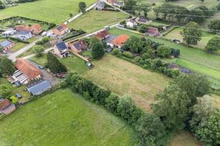 Prachtig gelegen bouwgrond voor open bebouwing met achterliggend weiland, goed voor een totale oppervlakte van 45 are 81 ca. Rustig gelegen aan Beukenbergsveld in Olmen, geniet u hier van een groene omgeving met alle nodige voorzieningen binnen handbereik. Bovendien zijn de omliggende gemeenten vlot bereikbaar.<br /><br />Beschrijving:<br />- Geschikt voor open bebouwing<br />- Achterliggend weiland<br />- Totale oppervlakte: 4.581 m²<br />- Bestemming: bouwgrond gelegen in woongebied met landelijk karakter en weiland gelegen in landschappelijk waardevol agrarisch gebied<br />- Kadastrale gegevens: afdeling 3, sectie D, perceelnummers 201L en 201M<br /><br />Voor meer informatie en de bouwvoorschriften contacteer ons via info@vastengoed.be of 014/72.73.74.<br /><br />Wenst u een gratis schatting van uw eigendom? Contacteer ons vrijblijvend voor een afspraak!