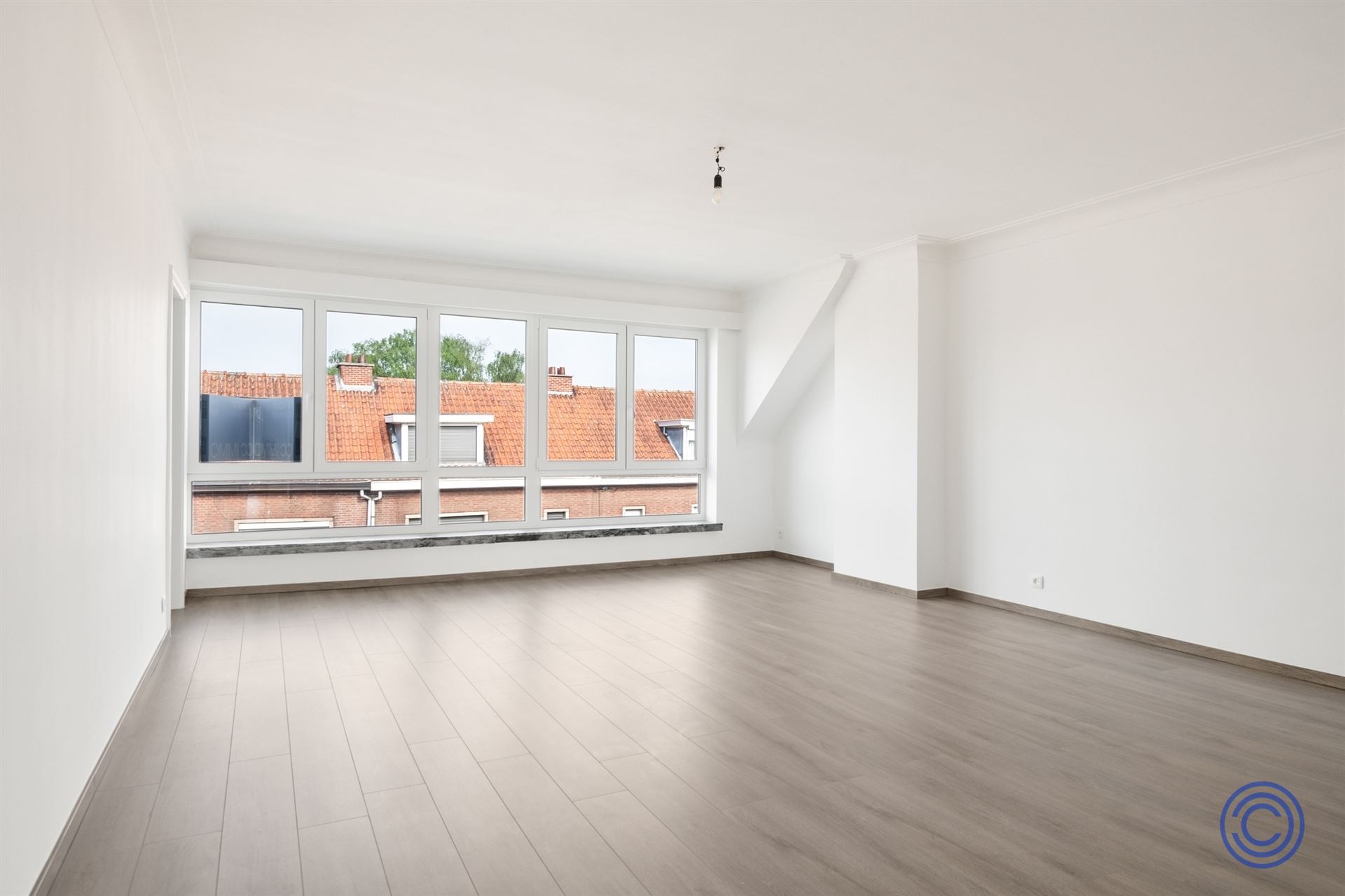 Volledig gerenoveerd 2-slp appartement met zonnig terras! - foto 2